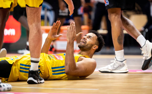 三分球比例 三分球比例